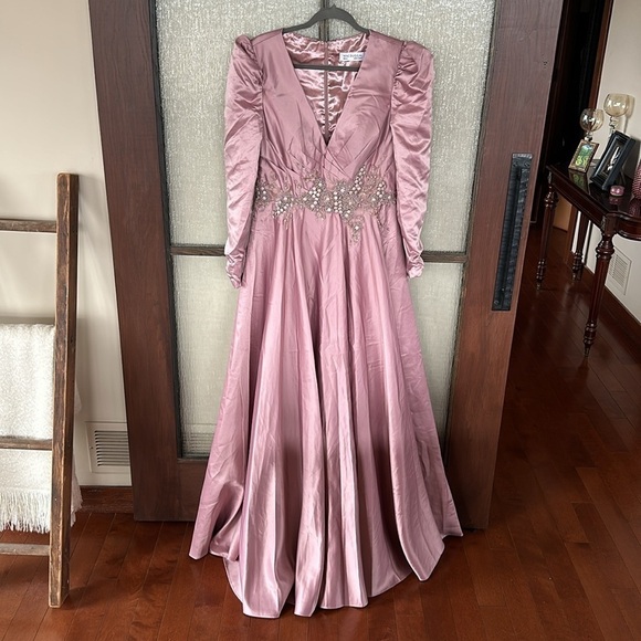 Mac Duggal LONG SLEEVE EMBELLISHED GOWN  in Raspberry size 10 NEW $798 - Picture 5 of 16